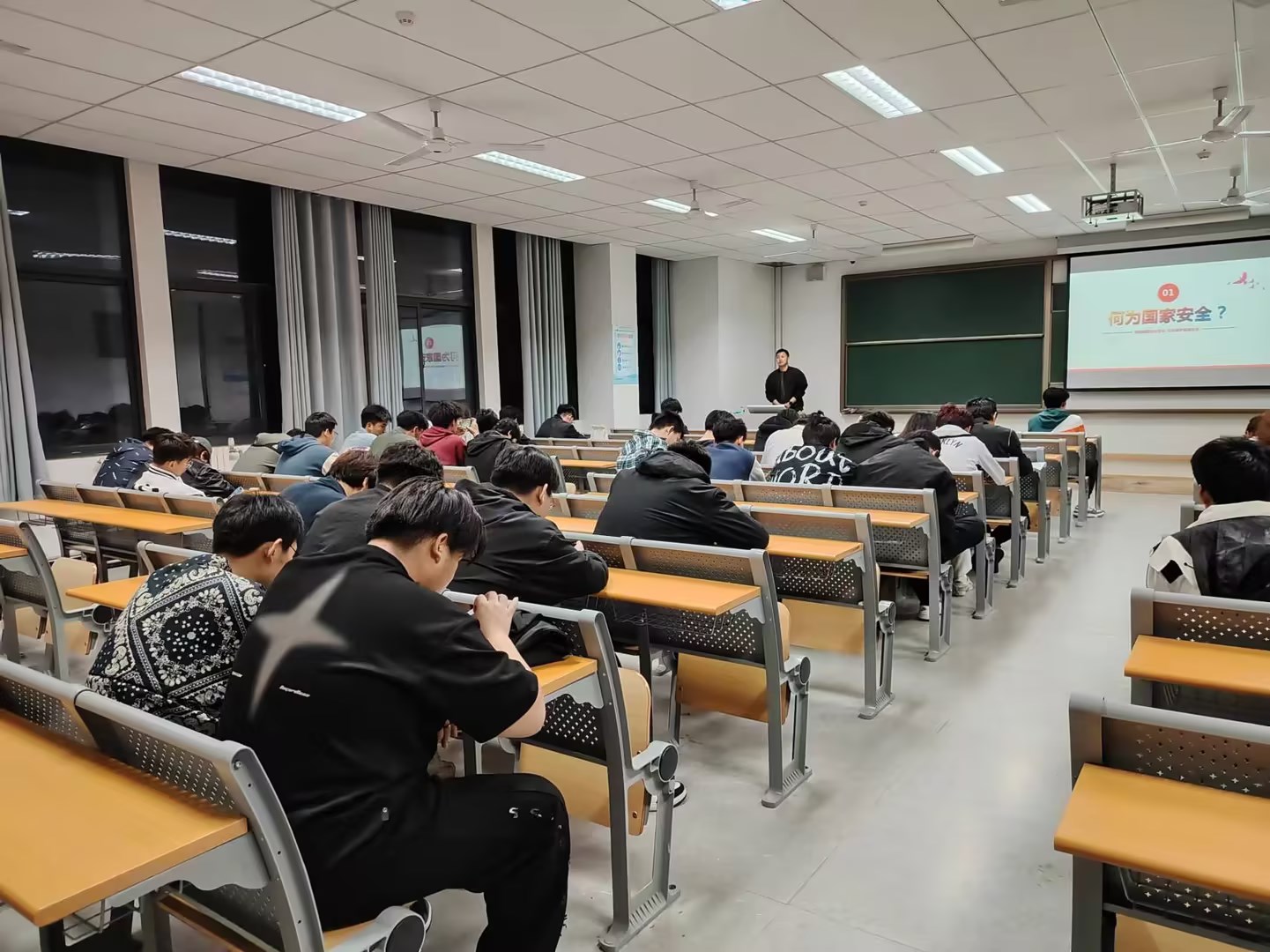 江苏科技大学教室图片图片